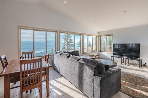 409 Patten Road, Oliver, BC - Indoor Photo Showing Living Room