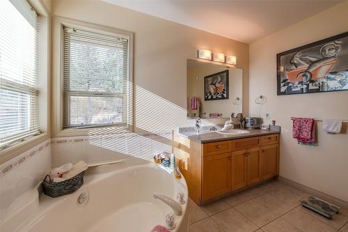 409 Patten Road, Oliver, BC - Indoor Photo Showing Bathroom