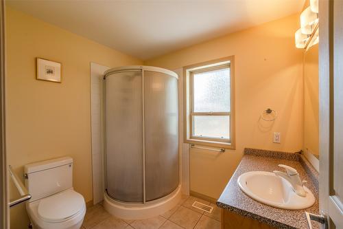 409 Patten Road, Oliver, BC - Indoor Photo Showing Bathroom