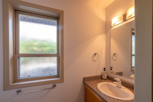 409 Patten Road, Oliver, BC - Indoor Photo Showing Bathroom