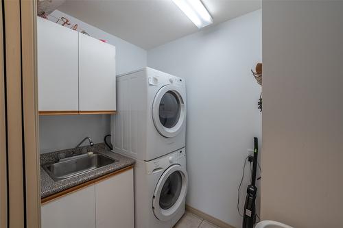 409 Patten Road, Oliver, BC - Indoor Photo Showing Laundry Room