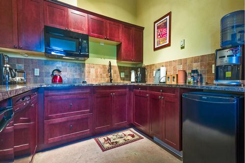 409 Patten Road, Oliver, BC - Indoor Photo Showing Kitchen