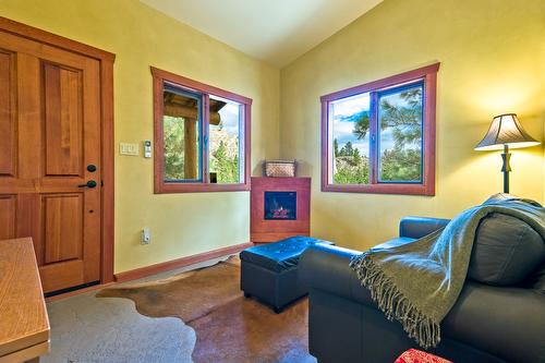 409 Patten Road, Oliver, BC - Indoor With Fireplace