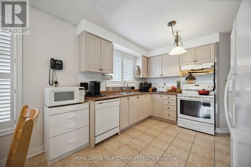 67 Waterbury Street, Caledon, ON - Indoor Photo Showing Kitchen