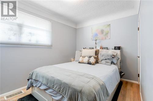 85 Lower Horning Road, Hamilton, ON - Indoor Photo Showing Bedroom