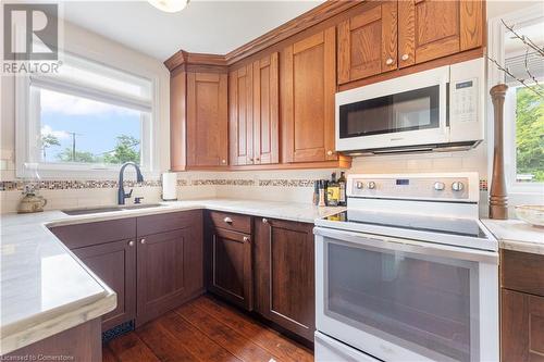 57 West 4Th Street, Hamilton, ON - Indoor Photo Showing Kitchen