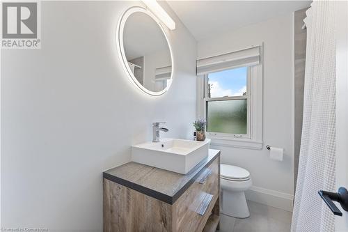 57 West 4Th Street, Hamilton, ON - Indoor Photo Showing Bathroom