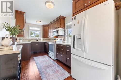 57 West 4Th Street, Hamilton, ON - Indoor Photo Showing Kitchen