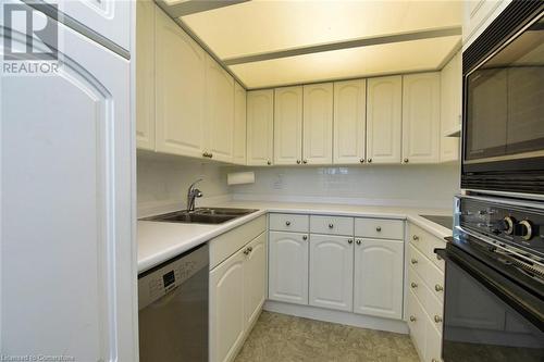 180 Limeridge Road W Unit# 602, Hamilton, ON - Indoor Photo Showing Kitchen With Double Sink