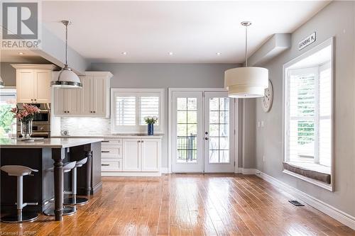 175 Oakhill Place, Hamilton, ON - Indoor Photo Showing Kitchen With Upgraded Kitchen