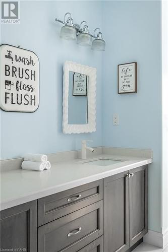 175 Oakhill Place, Hamilton, ON - Indoor Photo Showing Bathroom