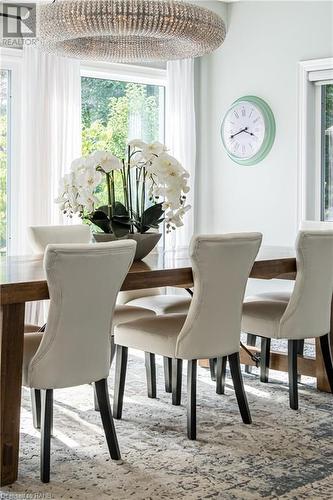 175 Oakhill Place, Hamilton, ON - Indoor Photo Showing Dining Room