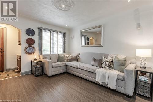 1041 Plains View Avenue, Burlington, ON - Indoor Photo Showing Living Room