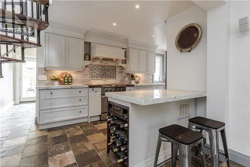 1041 Plains View Avenue, Burlington, ON - Indoor Photo Showing Kitchen With Upgraded Kitchen