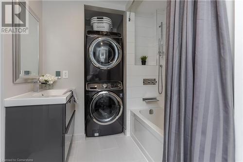 1041 Plains View Avenue, Burlington, ON - Indoor Photo Showing Laundry Room