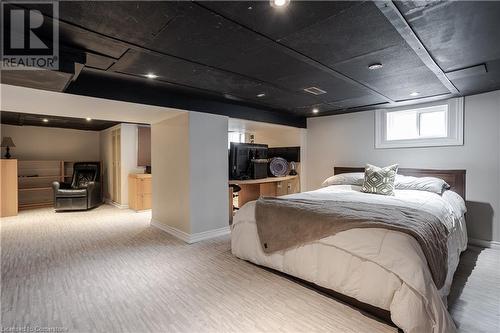 1041 Plains View Avenue, Burlington, ON - Indoor Photo Showing Bedroom