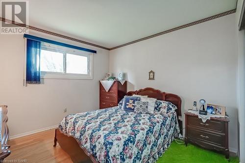 290 Upper Paradise Road, Hamilton, ON - Indoor Photo Showing Bedroom