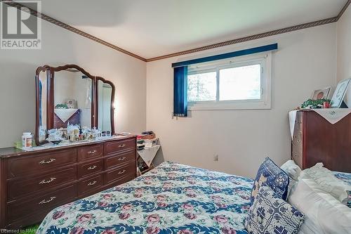 290 Upper Paradise Road, Hamilton, ON - Indoor Photo Showing Bedroom