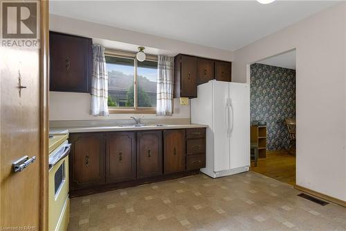 79 Hanover Place, Hamilton, ON - Indoor Photo Showing Kitchen With Double Sink