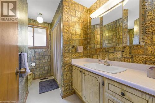 79 Hanover Place, Hamilton, ON - Indoor Photo Showing Bathroom