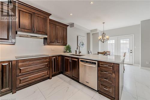 60 Springbreeze Heights, Hamilton, ON - Indoor Photo Showing Kitchen