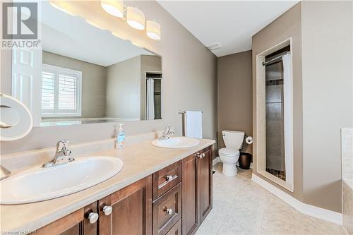 60 Springbreeze Heights, Hamilton, ON - Indoor Photo Showing Bathroom