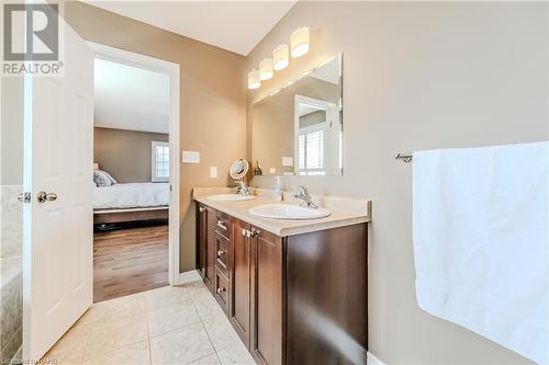 60 Springbreeze Heights, Hamilton, ON - Indoor Photo Showing Bathroom