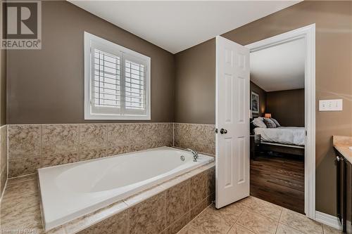 60 Springbreeze Heights, Hamilton, ON - Indoor Photo Showing Bathroom