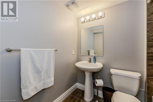 60 Springbreeze Heights, Hamilton, ON - Indoor Photo Showing Bathroom