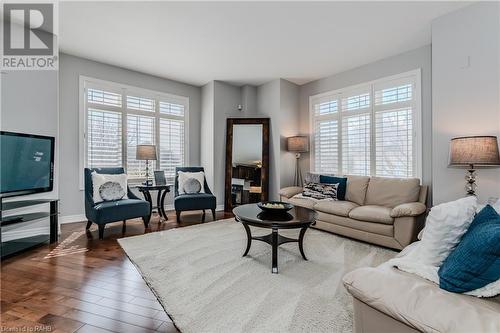 60 Springbreeze Heights, Hamilton, ON - Indoor Photo Showing Living Room