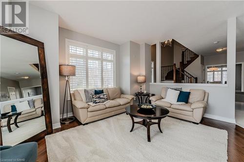 60 Springbreeze Heights, Hamilton, ON - Indoor Photo Showing Living Room