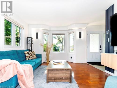 592 Rendezvous Court, Windsor, ON - Indoor Photo Showing Living Room