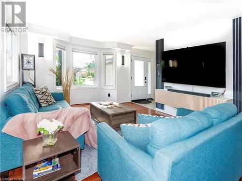 592 Rendezvous Court, Windsor, ON - Indoor Photo Showing Living Room