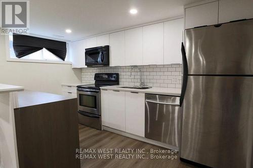 Lower#2 - 22 Galewood Drive, Toronto, ON - Indoor Photo Showing Kitchen