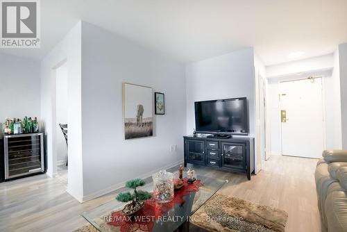 212 - 75 Emmett Avenue, Toronto (Mount Dennis), ON - Indoor Photo Showing Living Room