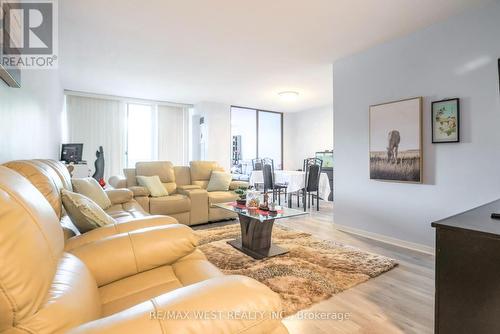 212 - 75 Emmett Avenue, Toronto, ON - Indoor Photo Showing Living Room