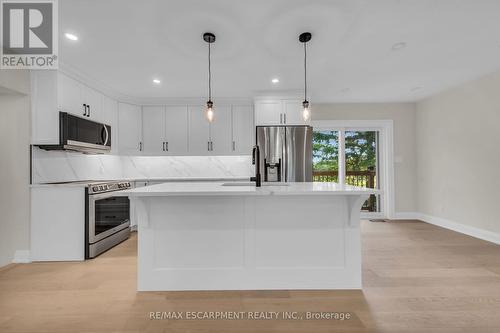 2596 Red Maple Avenue, Lincoln, ON - Indoor Photo Showing Kitchen With Upgraded Kitchen