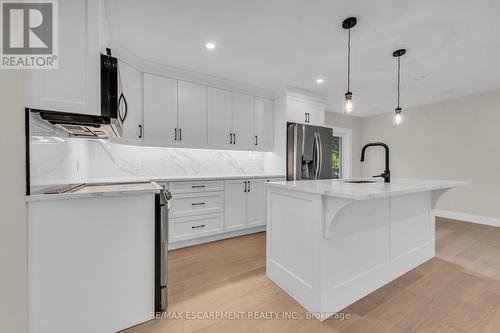 2596 Red Maple Avenue, Lincoln, ON - Indoor Photo Showing Kitchen With Upgraded Kitchen