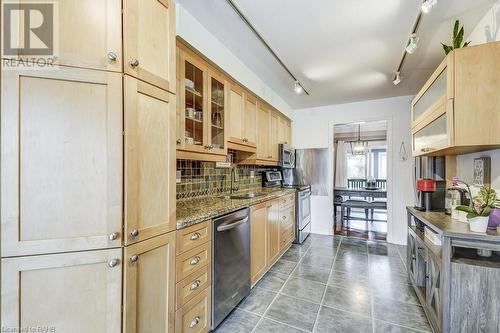 2438 Malcolm Crescent, Burlington, ON - Indoor Photo Showing Kitchen