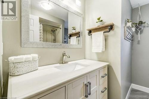 2438 Malcolm Crescent, Burlington, ON - Indoor Photo Showing Bathroom