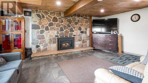 2070 Ferriss Road, Essex, ON - Indoor Photo Showing Living Room With Fireplace