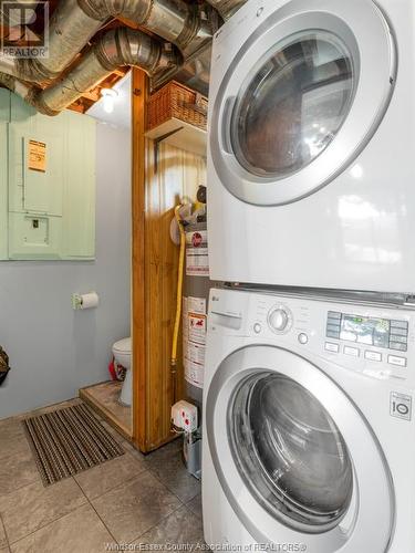 2070 Ferriss Road, Essex, ON - Indoor Photo Showing Laundry Room