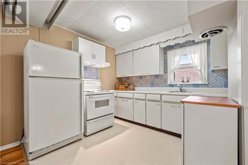 5024 Stamford Street, Niagara Falls, ON - Indoor Photo Showing Kitchen