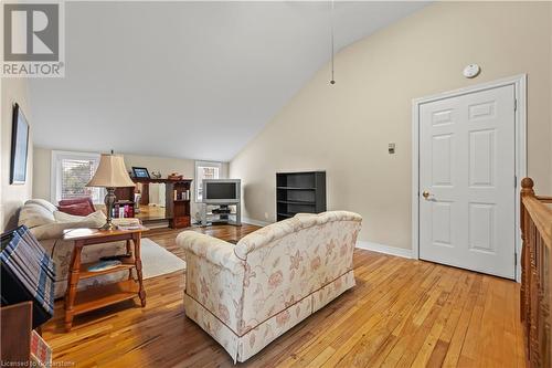 5024 Stamford Street, Niagara Falls, ON - Indoor Photo Showing Living Room