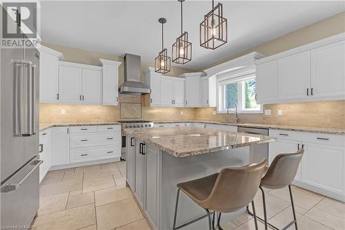 32 Mccollum Road, Stoney Creek, ON - Indoor Photo Showing Kitchen With Upgraded Kitchen