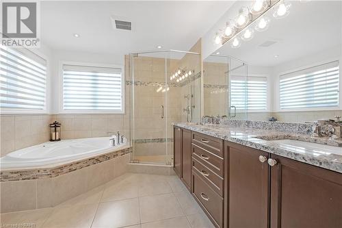 32 Mccollum Road, Stoney Creek, ON - Indoor Photo Showing Bathroom