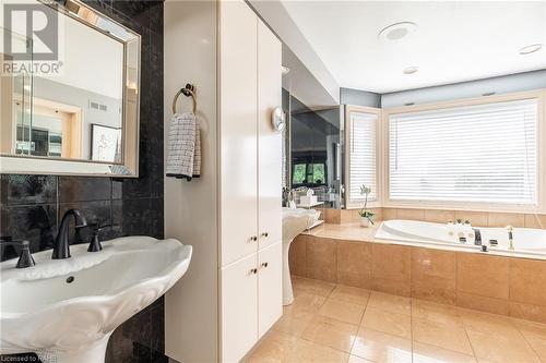 7775 St. Augustine Crescent, Niagara Falls, ON - Indoor Photo Showing Bathroom