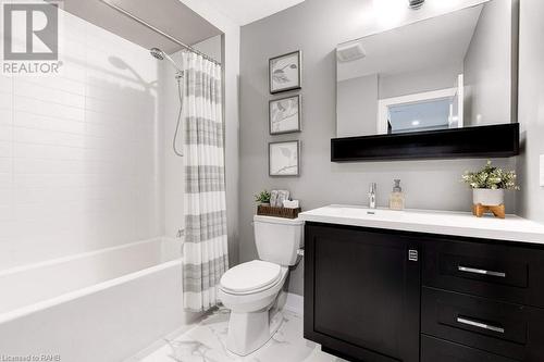 8 Pierre Trudeau Lane, Grimsby, ON - Indoor Photo Showing Bathroom