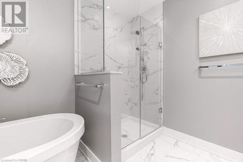 8 Pierre Trudeau Lane, Grimsby, ON - Indoor Photo Showing Bathroom