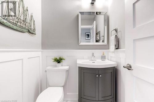 8 Pierre Trudeau Lane, Grimsby, ON - Indoor Photo Showing Bathroom